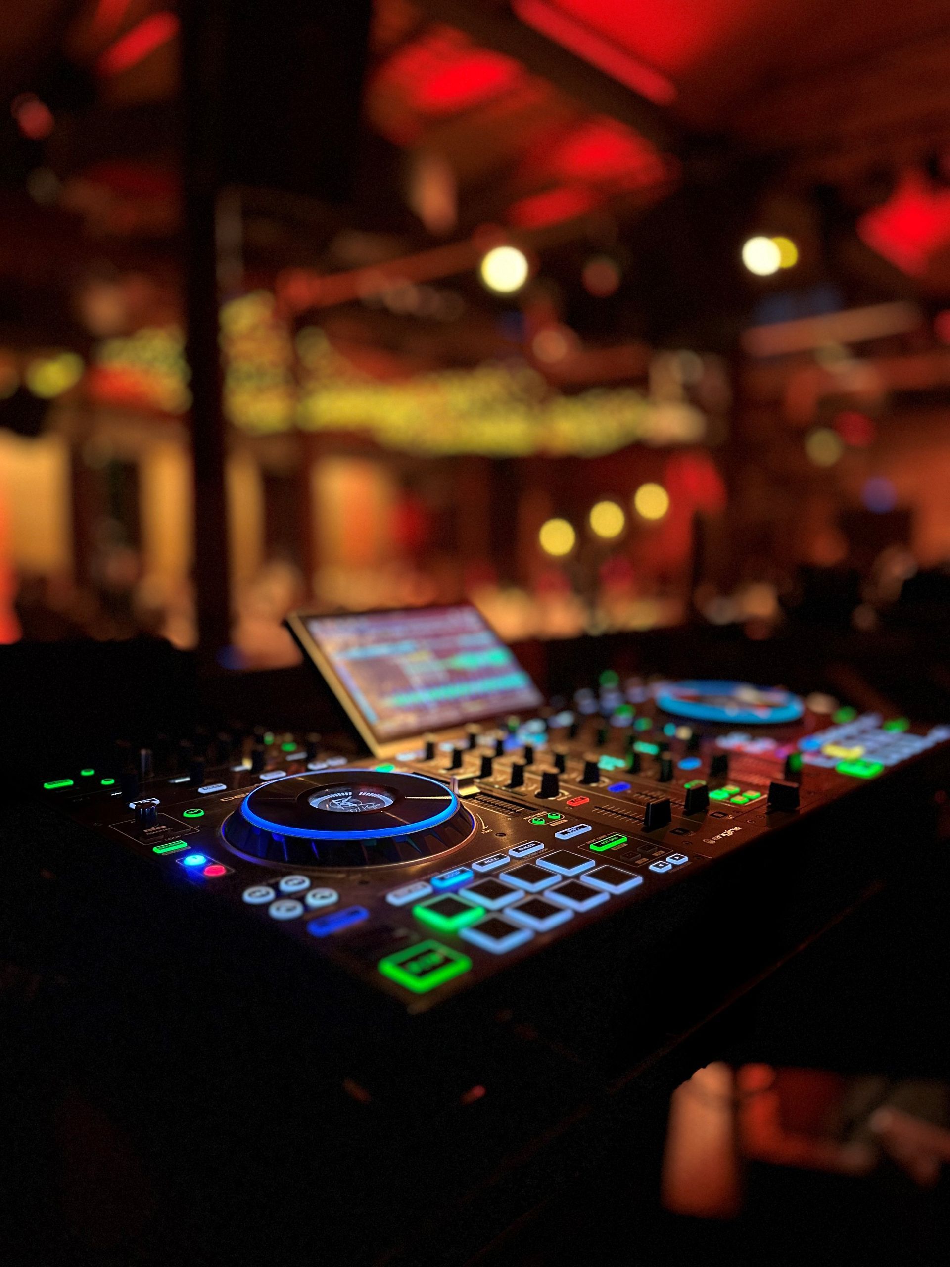 DJ KLopfer Kevin Röhlig am Pult