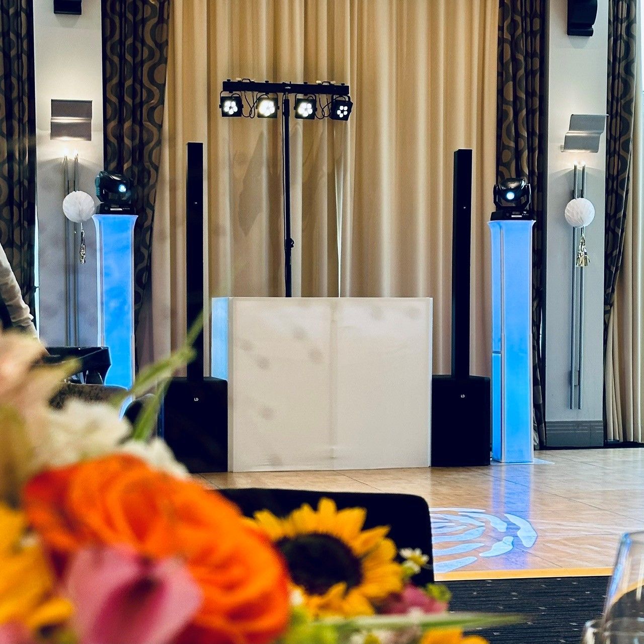 DJ KLopfer Kevin Röhlig mit Gala Paket mit professioneller Lichttechnik