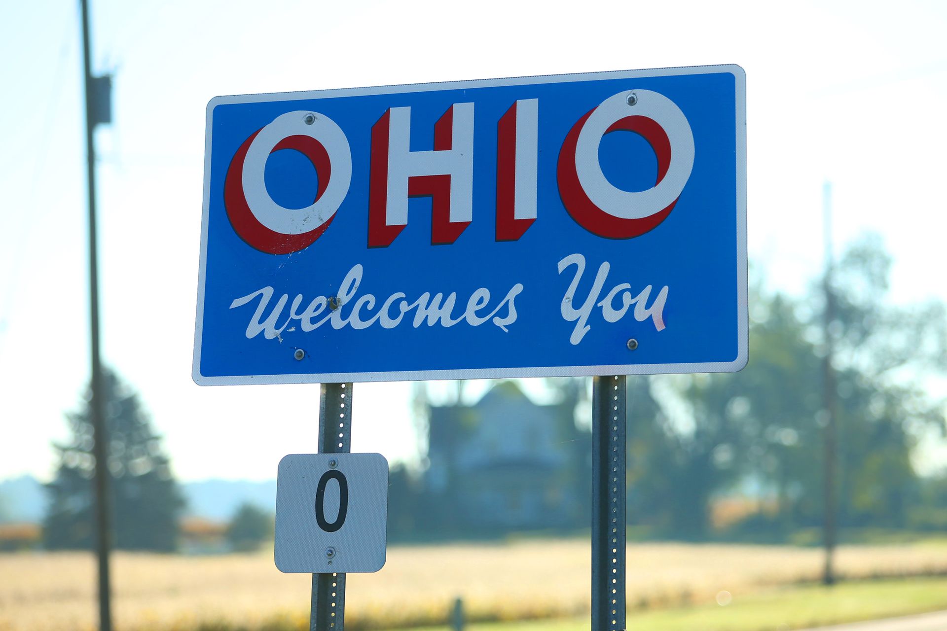 A blue sign that says ohio welcomes you
