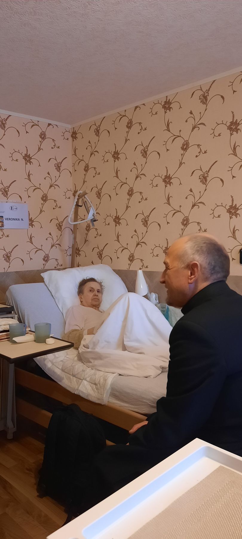 Jaukus ir patogiai įrengtas slaugos namų kambarys slaugos namuose Eimanta