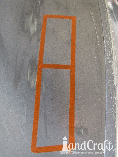 Aluminum Lowe boat with bottom structural crack