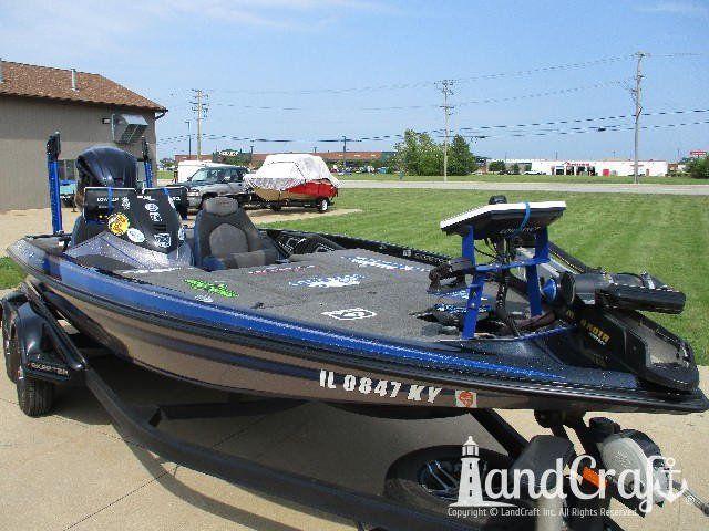Skeeter boat that has has fiberglass and metalflake gelcoat repaired