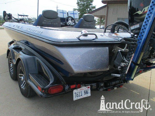 Skeeter boat that has has fiberglass and metalflake gelcoat repaired