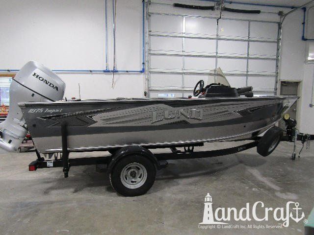 Picture of aluminum Lund boat after repair and refinishing