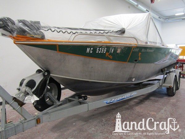 Picture of scratches along entire side of an aluminum Hewescraft boat