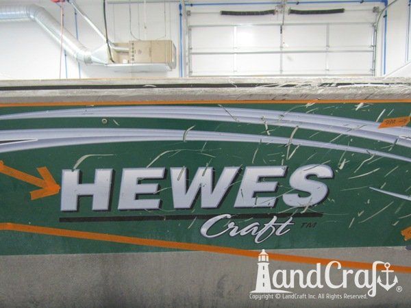 Picture of scratches through the Hewescraft decal