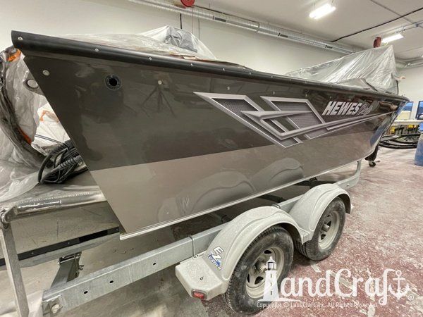 Picture of the repaired and refinished aluminum Hewescraft boat