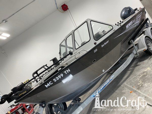 Picture of the repaired and refinished aluminum Hewescraft boat