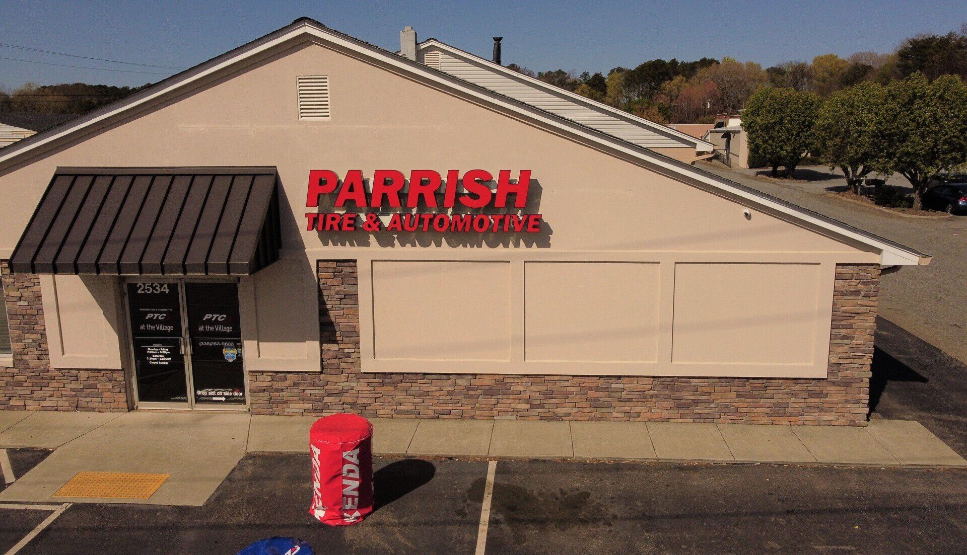 An aerial view of a parrish pizza restaurant