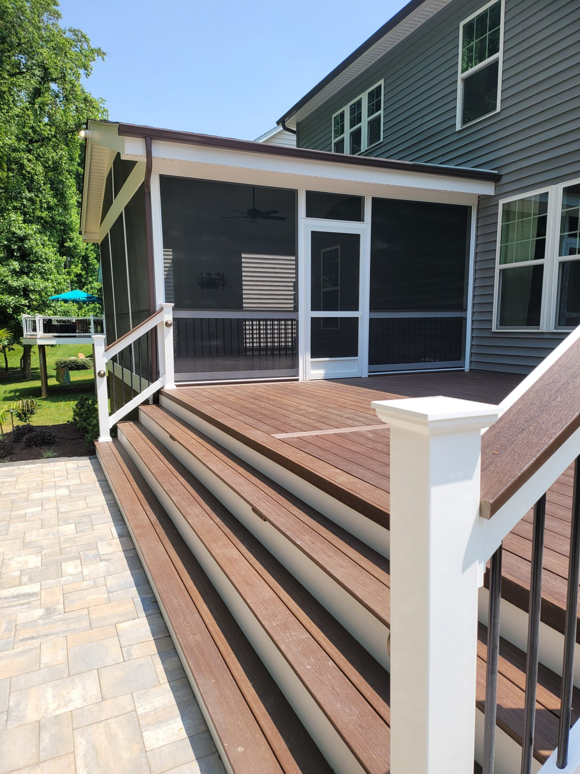 A screened in porch with stairs leading up to it