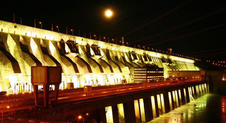 Iluminação da usina de Itaipu