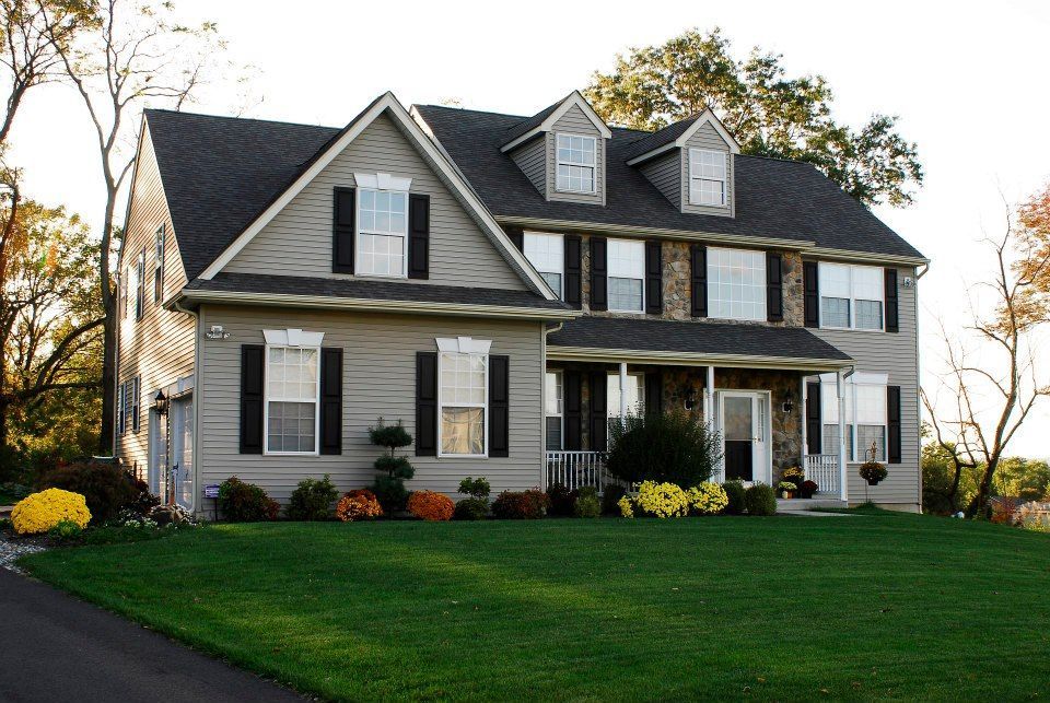 Sal Lapio Homes - Sutton Farmhouse