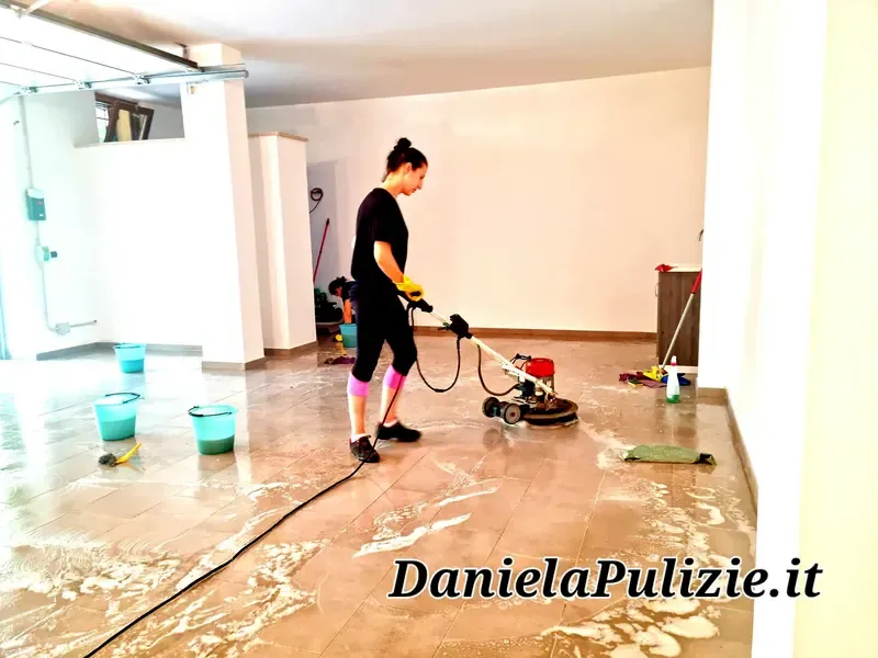 Pulizia approfondita di ambienti, superfici e spazi della casa