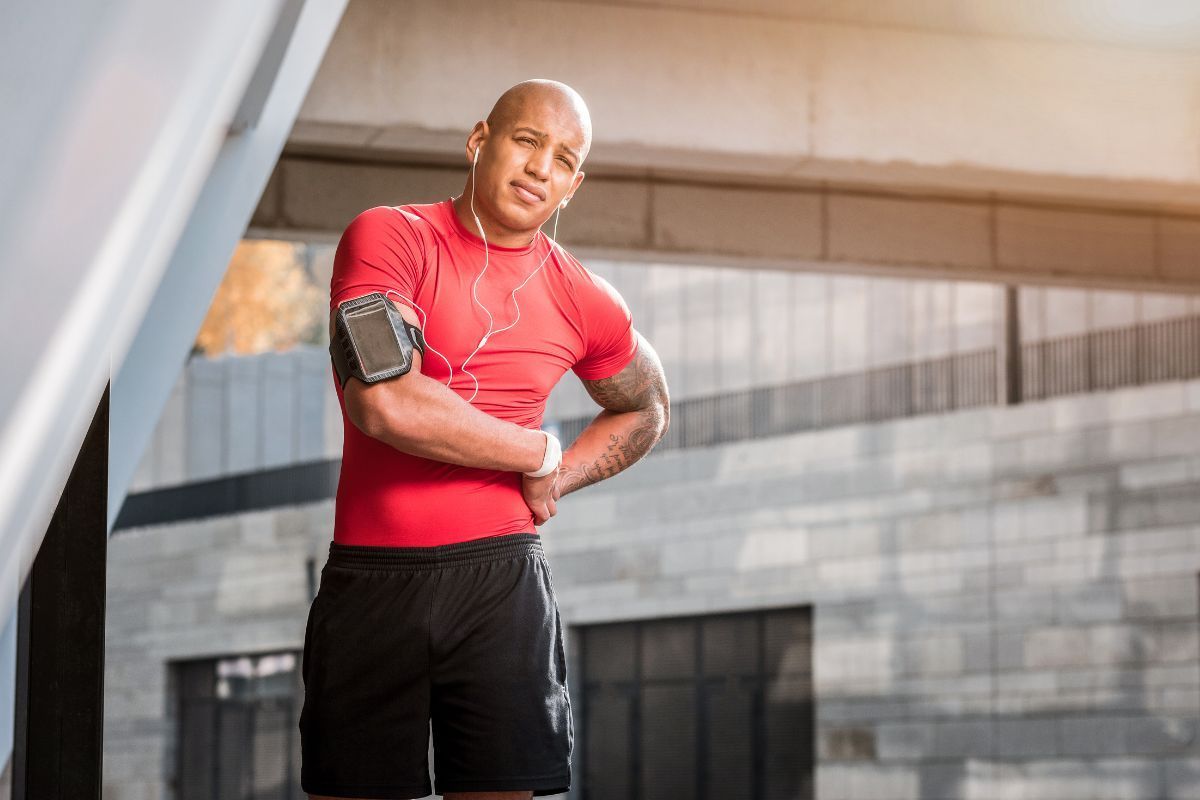 dor-no-quadril-depois-de-jogar-futebol-prevencao-dr-ricardo-kirihara-ortopedista-quadril-sao-paulo