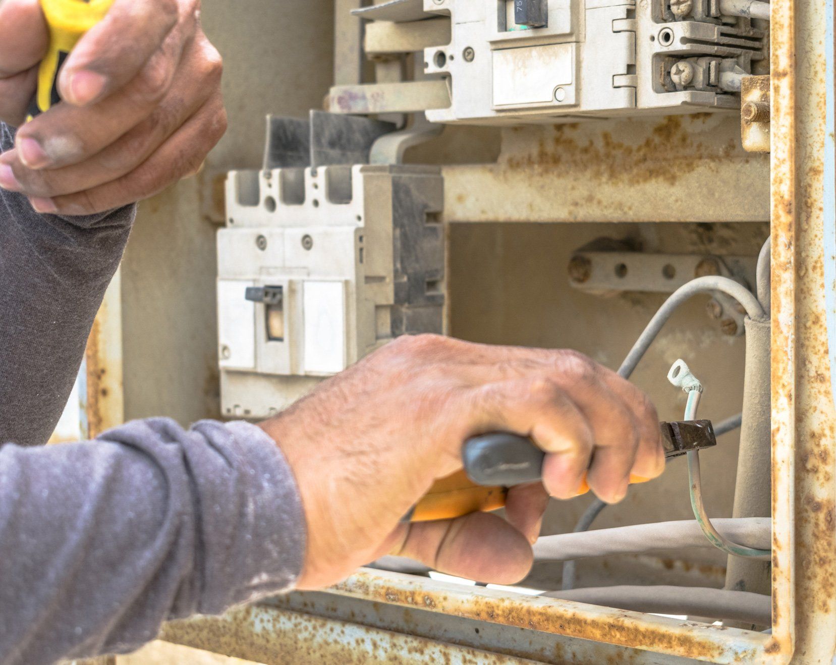 Electrician Man Is Fixing Electric Supply | Murfreesboro, TN | Fann Mechanical Company