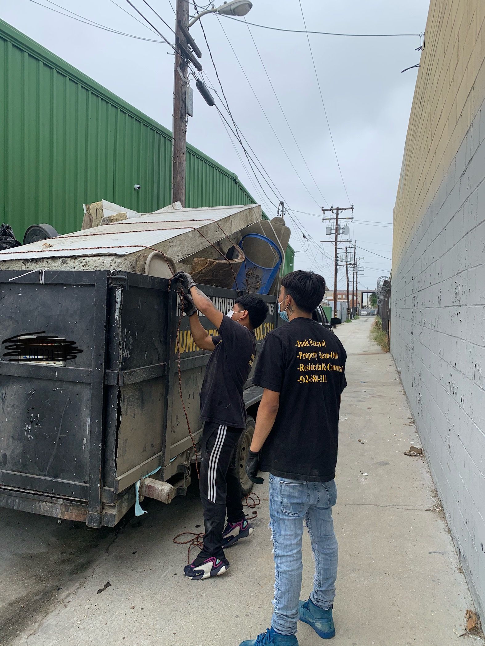 Junk Guys LA team of professionals providing reliable junk removal services in Los Angeles