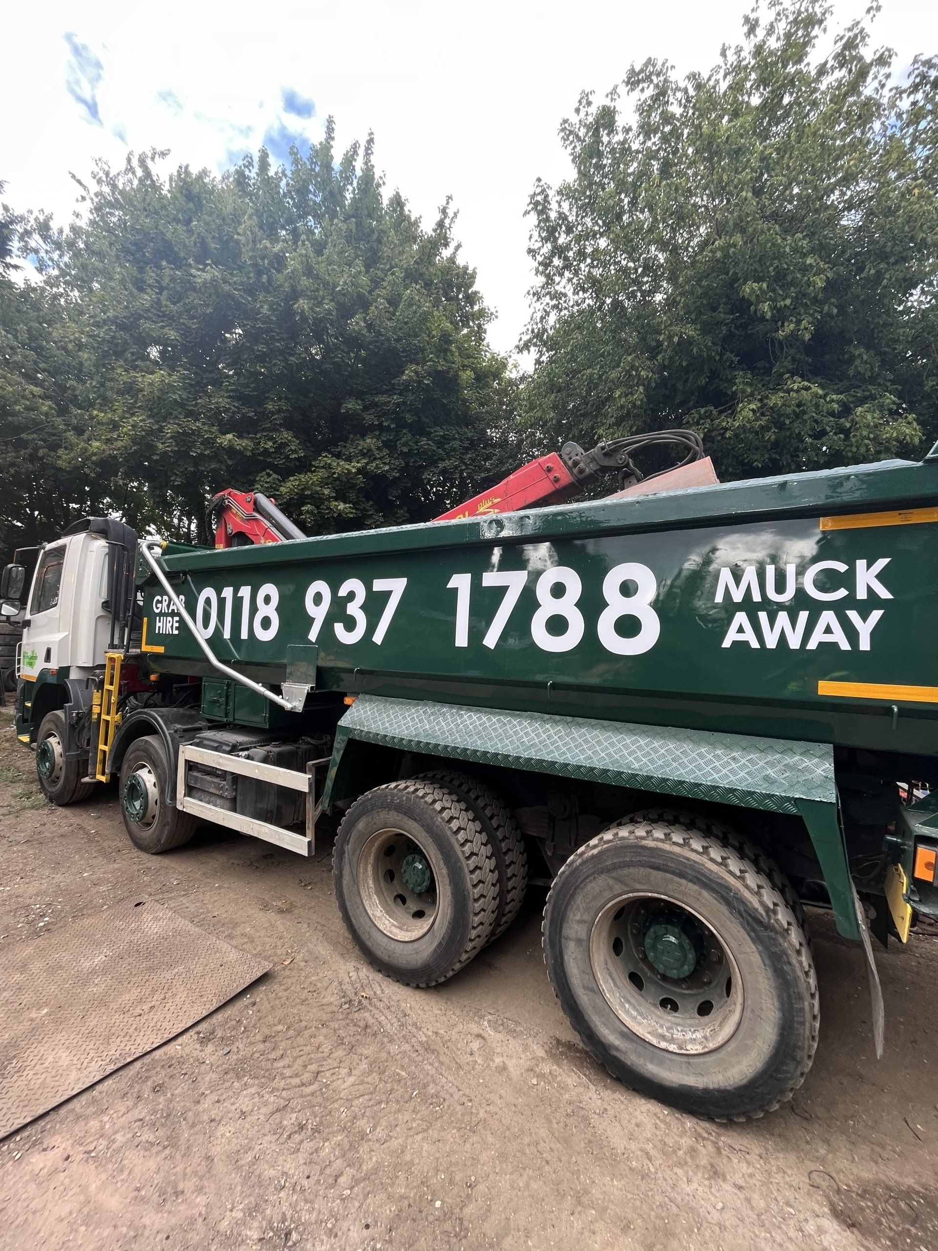 Grab Hire Muck Away Berkshire 8 Wheel Grab Lorry