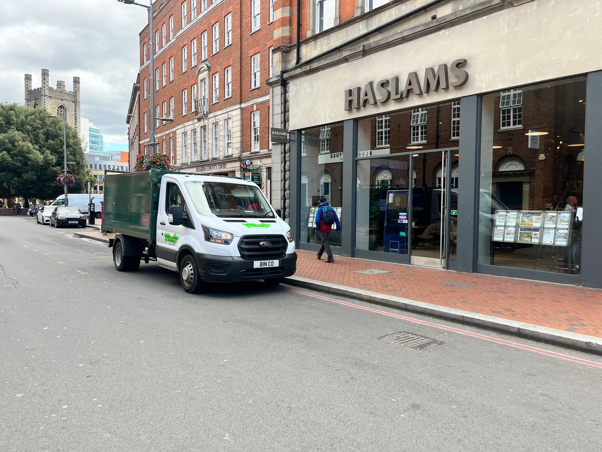 Berkshire Clearance Services collecting property keys from Haslams estate agents in Reading for a property clearance