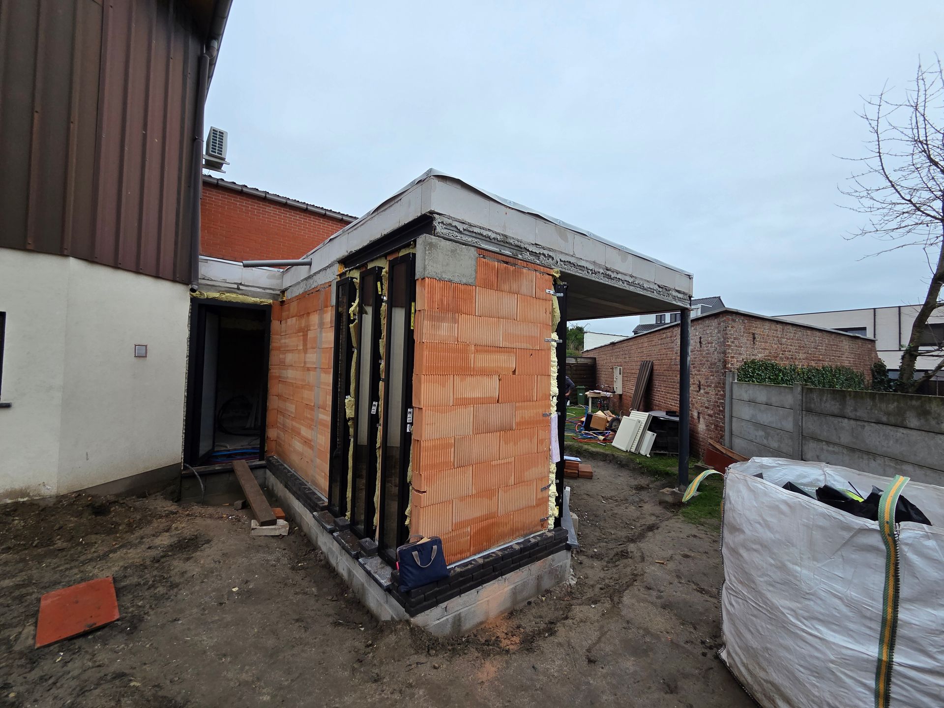 Woonuitbreiding voor plaatsing van isolatie en gevelbekleding