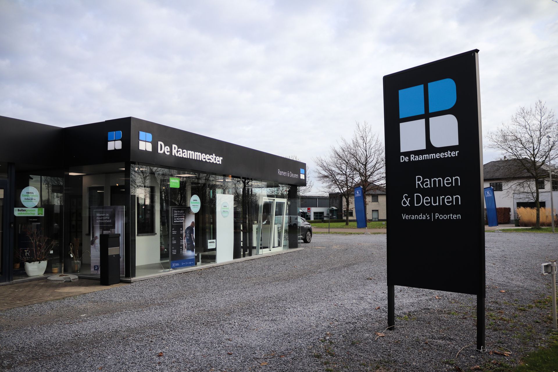 Buitenzijde van de toonzaal van De Raammeester in Sint-Truiden