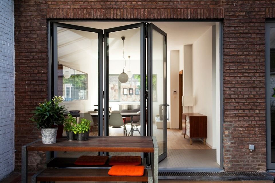 Reynaers aluminium vouwwand met grote glaspartijen
