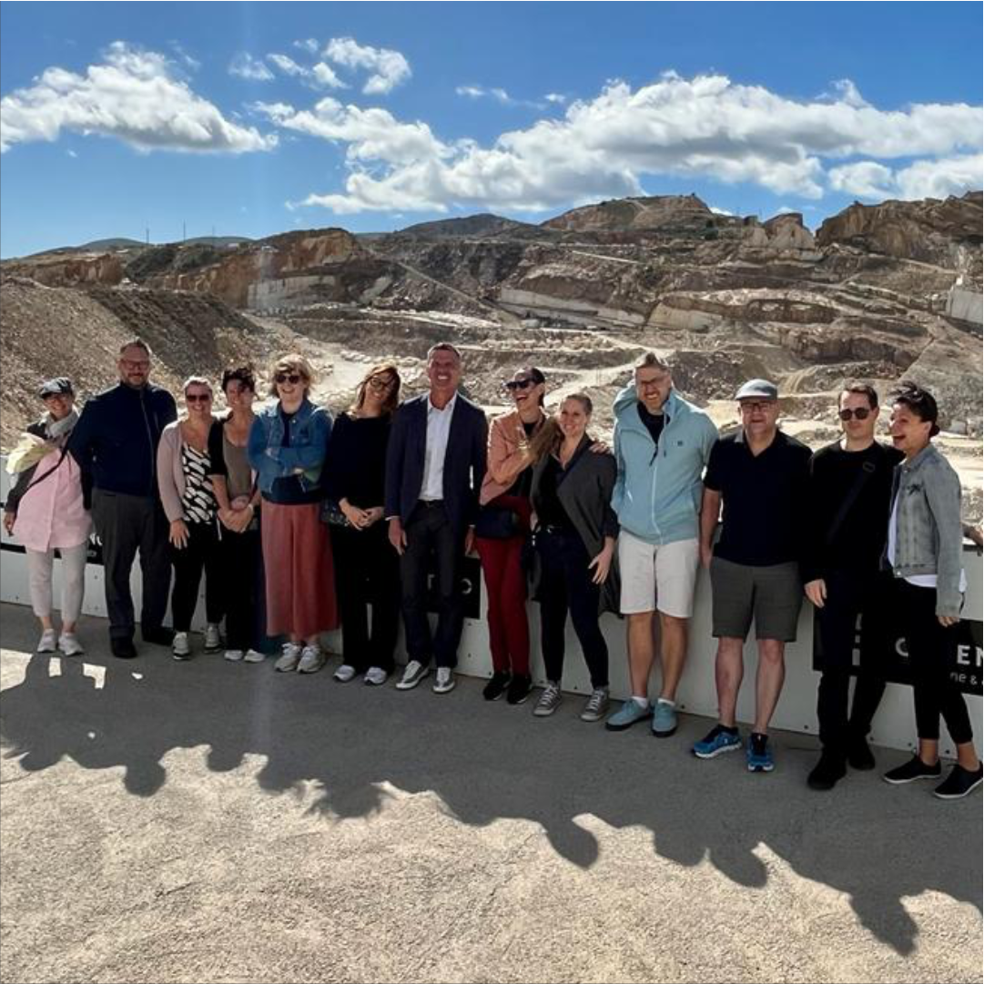 BÖIA Werksbesichtigung bei Cosentino in Spanien mit Einblick in die Herstellung hochwertiger Oberflächenmaterialien für Architektur und Innenarchitektur