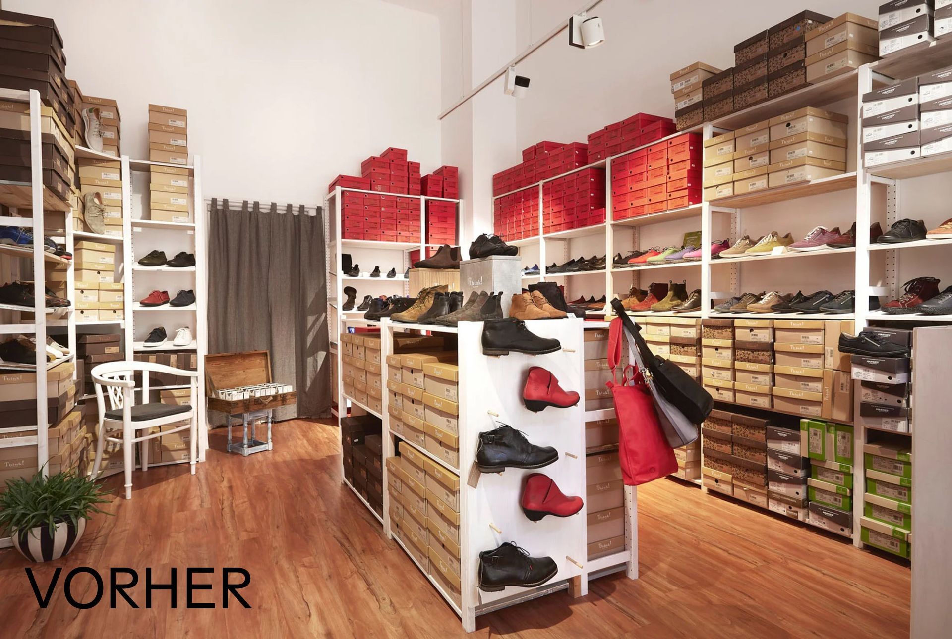 Bestand Verkaufsraum GOODSHOES Wien mit Schuhregalen und Lagerflächen