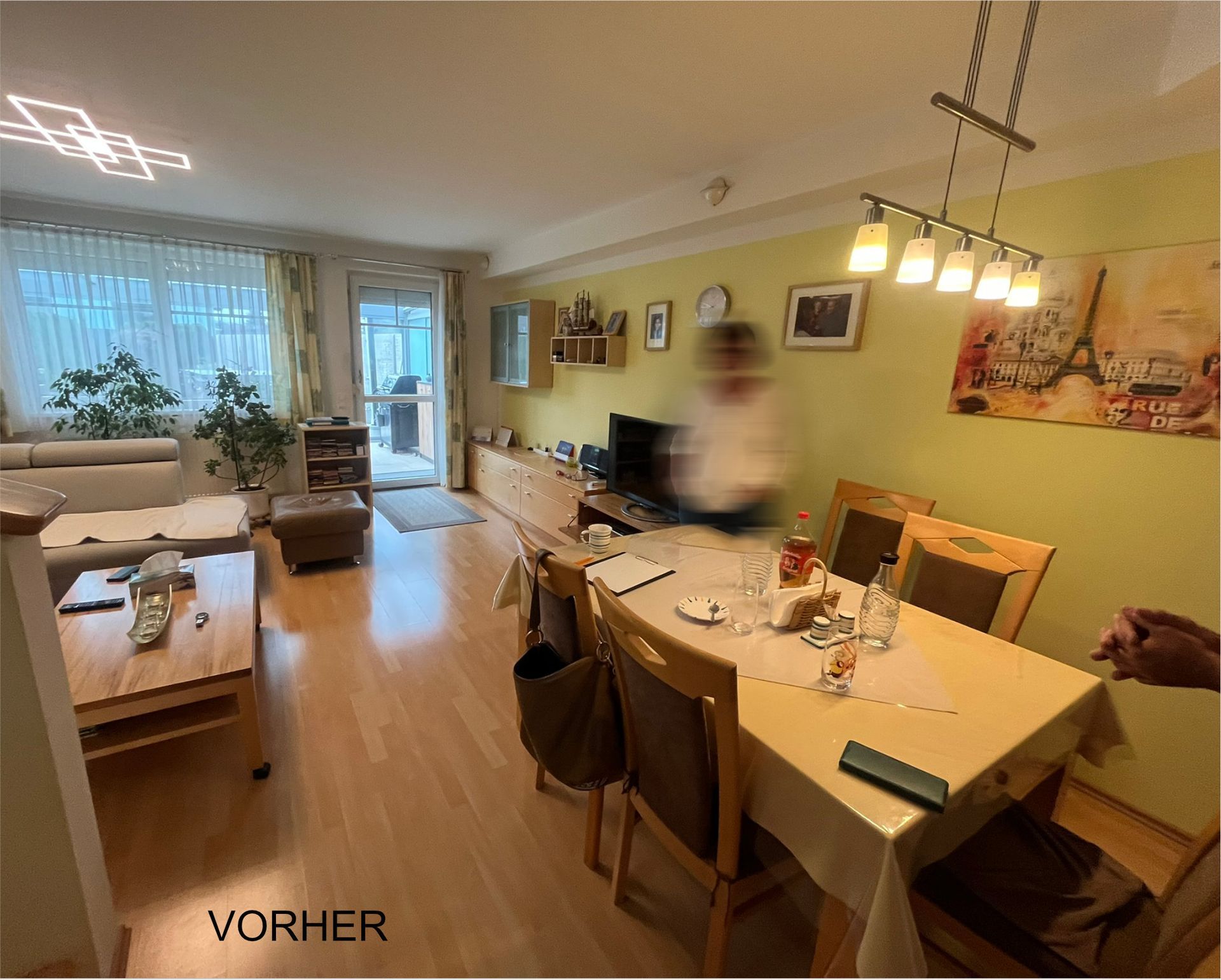 Vorher-Bild Wohn- und Essbereich vor dem Interior Redesign mit ursprünglicher Raumgestaltung