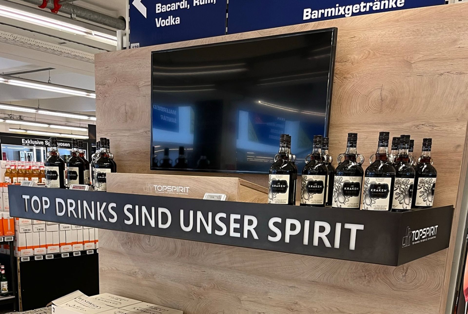 Realisierte POS Präsentationsfläche für Schlumberger in einer Metro Filiale mit integriertem Werbescreen und Spirituosenpräsentation
