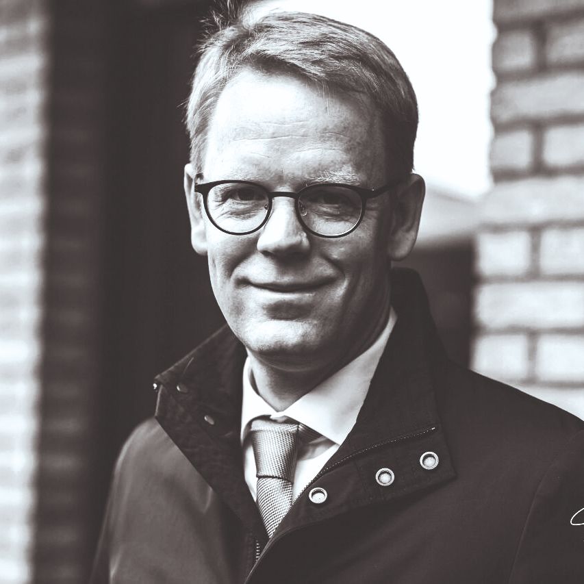 Dr. Oliver Klein