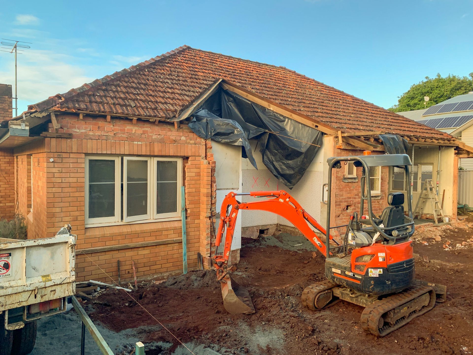 Old House Excavation — Dubbo, NSW — Dig Everywhere Earthmoving