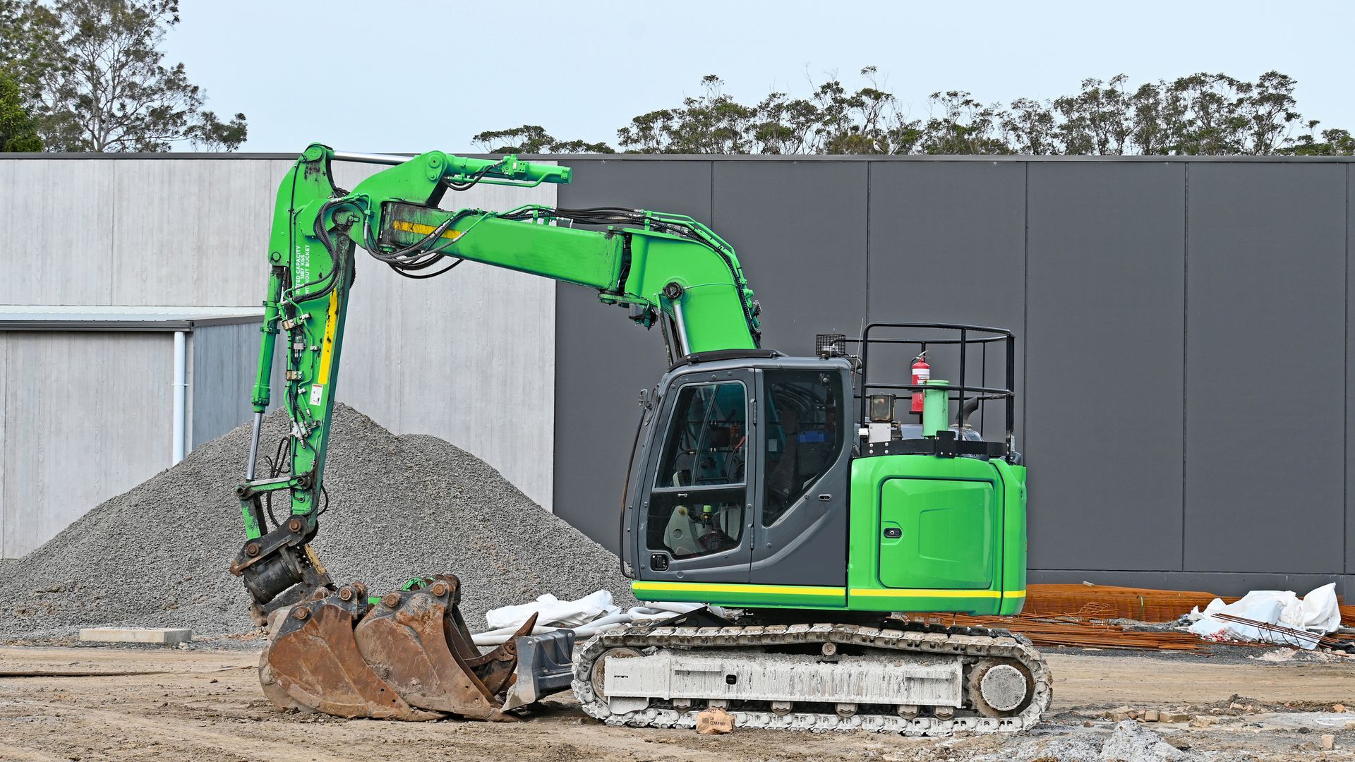 Green Excavation Truck — Dubbo, NSW — Dig Everywhere Earthmoving