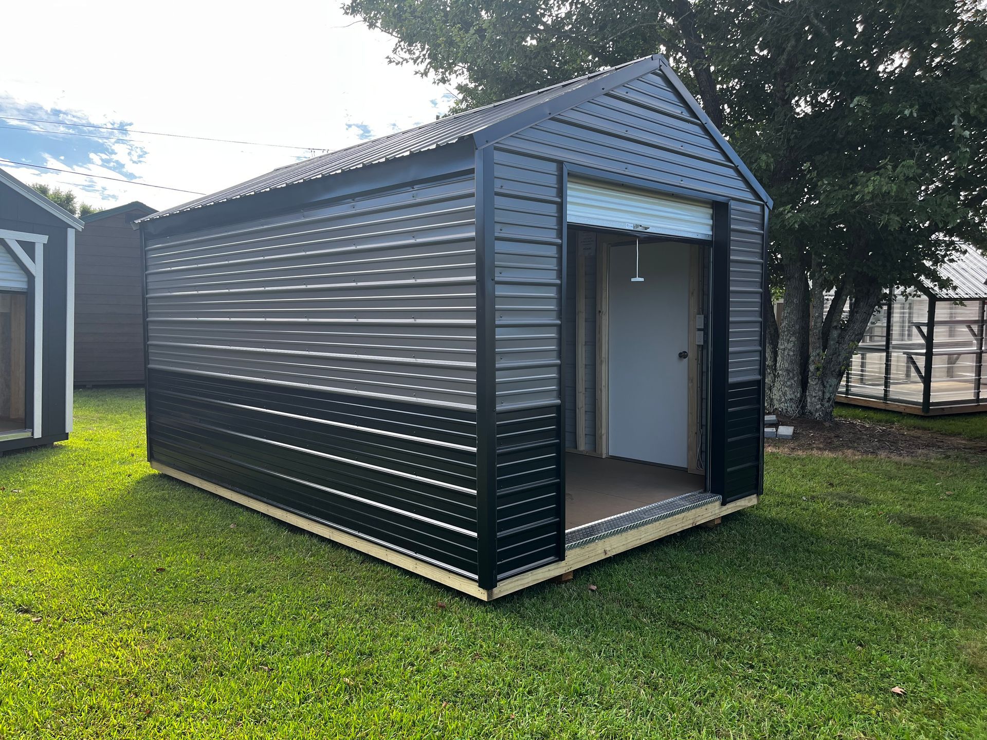 10x16 Metal Storage w/Electric