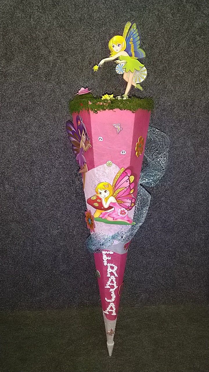 Ein rosa Kegel mit einer Fee darauf.