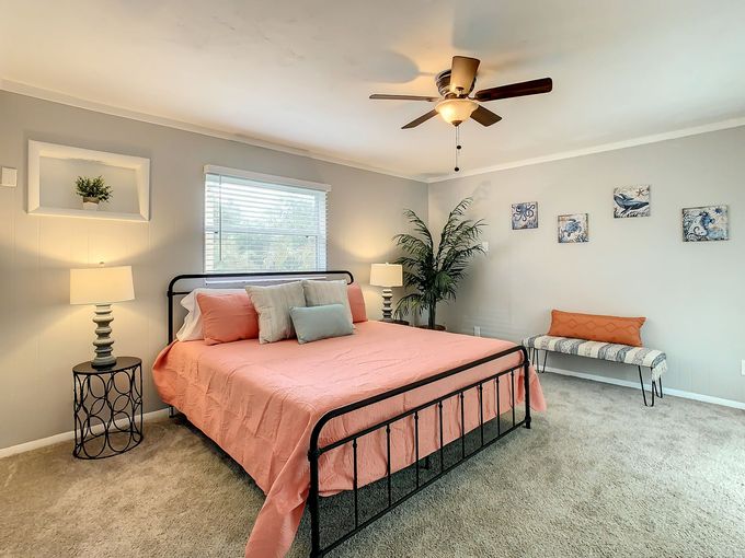 Bedroom with ceiling fan