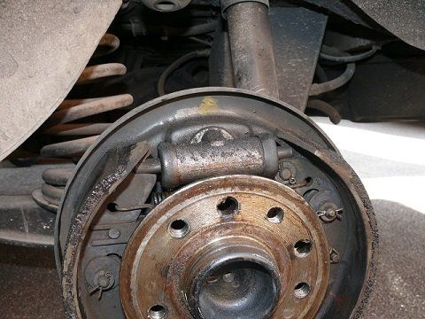 Rear Brake Cylinder and Rear Brake Shoes