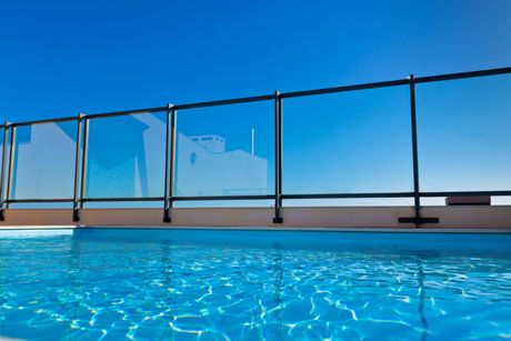 Semi frameless glass fencing