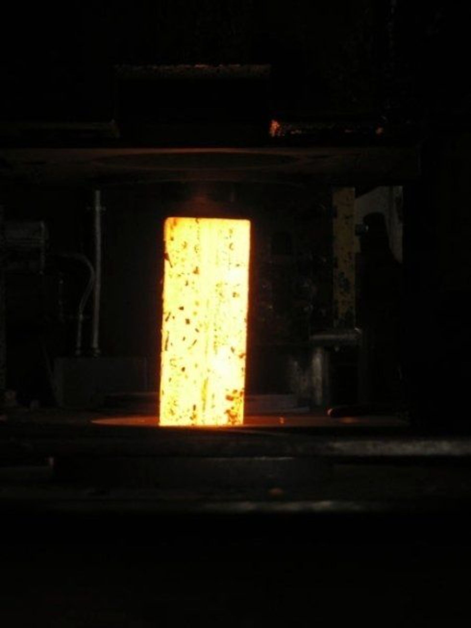 lavorazione metalli in una fonderia