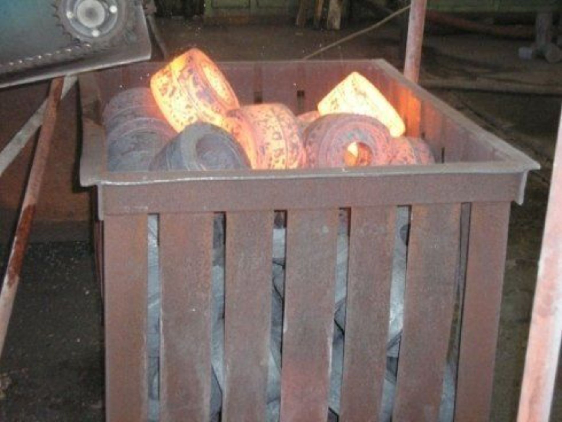 metalli in fase di forgiatura