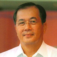 Macapagal, Arturo &dagger;