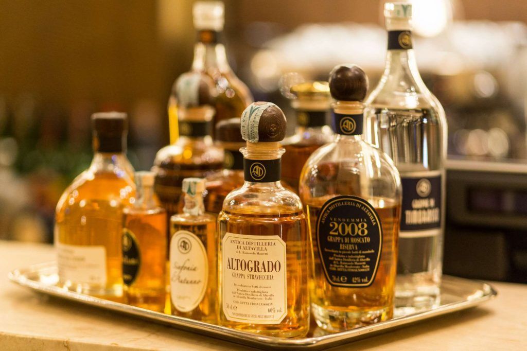cocktail bar