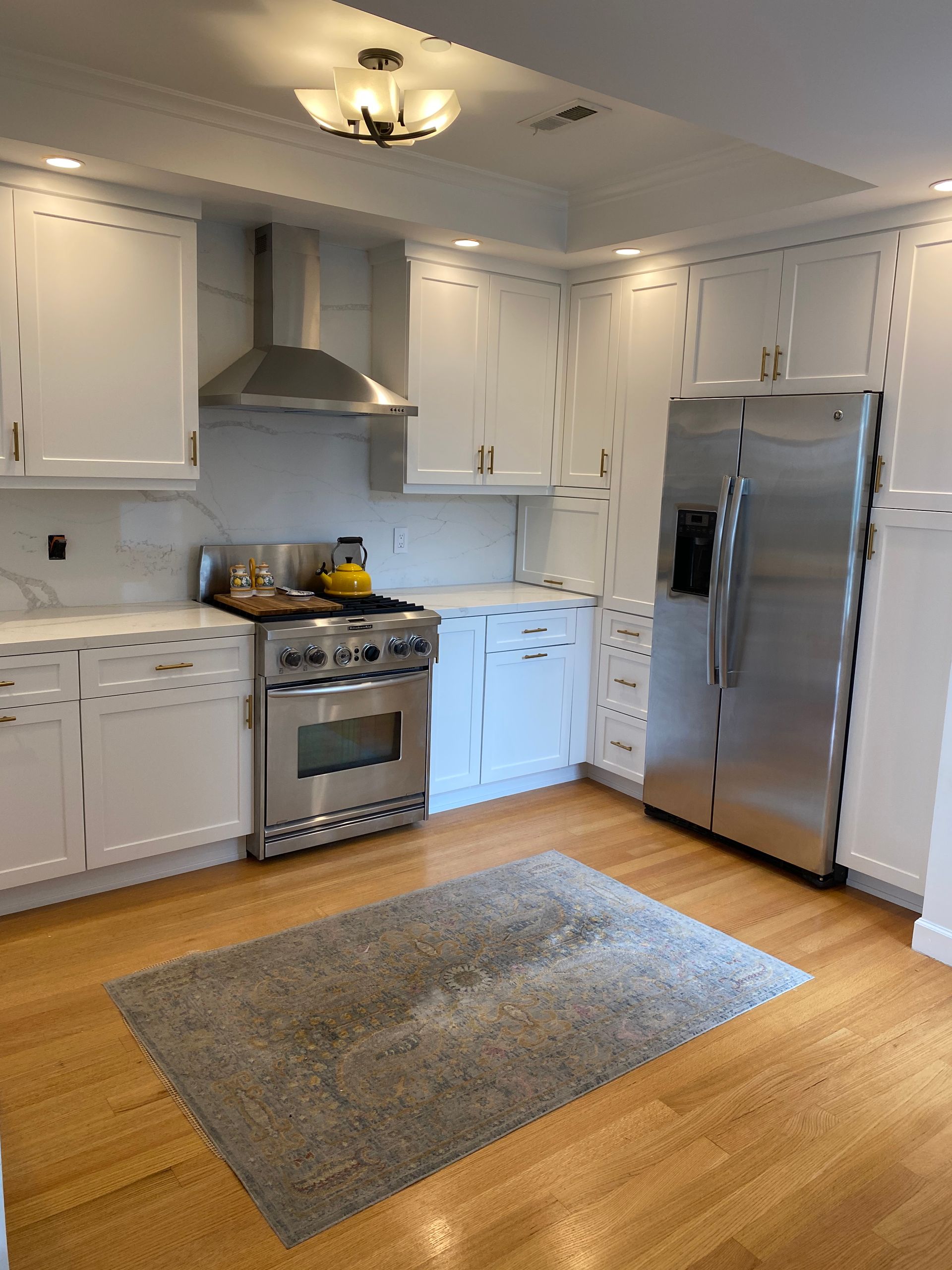 Traditional White Kitchen Kitchen Remodel by JV Cabinets Inc. project photo