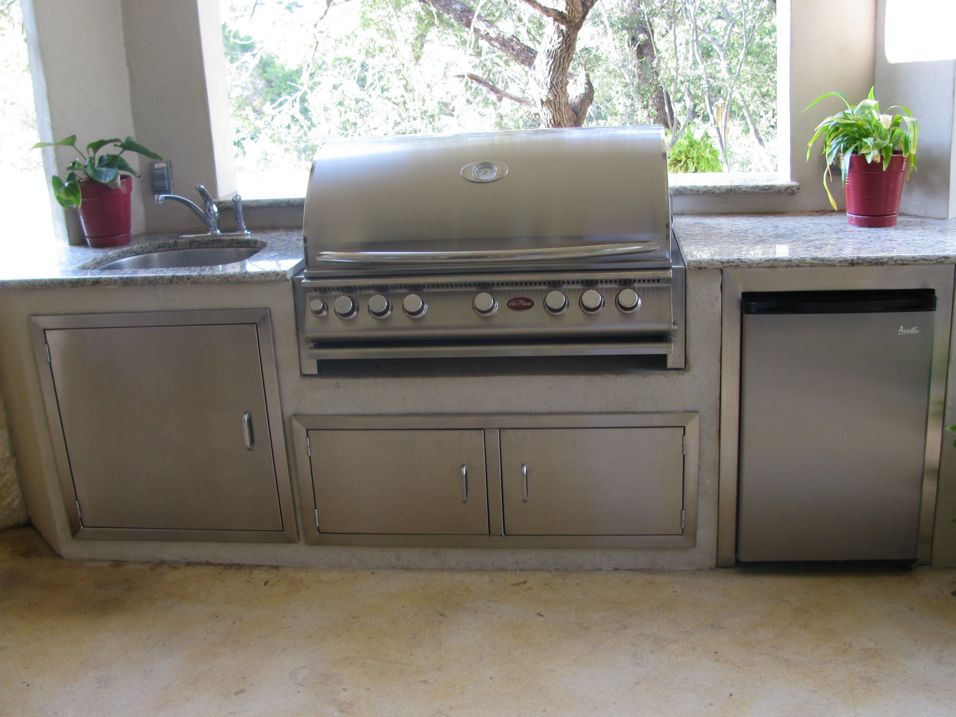 A Kitchen with a Stainless Steel Grill and a Dishwasher | San Antonio, TX | Texas Sheet Metal