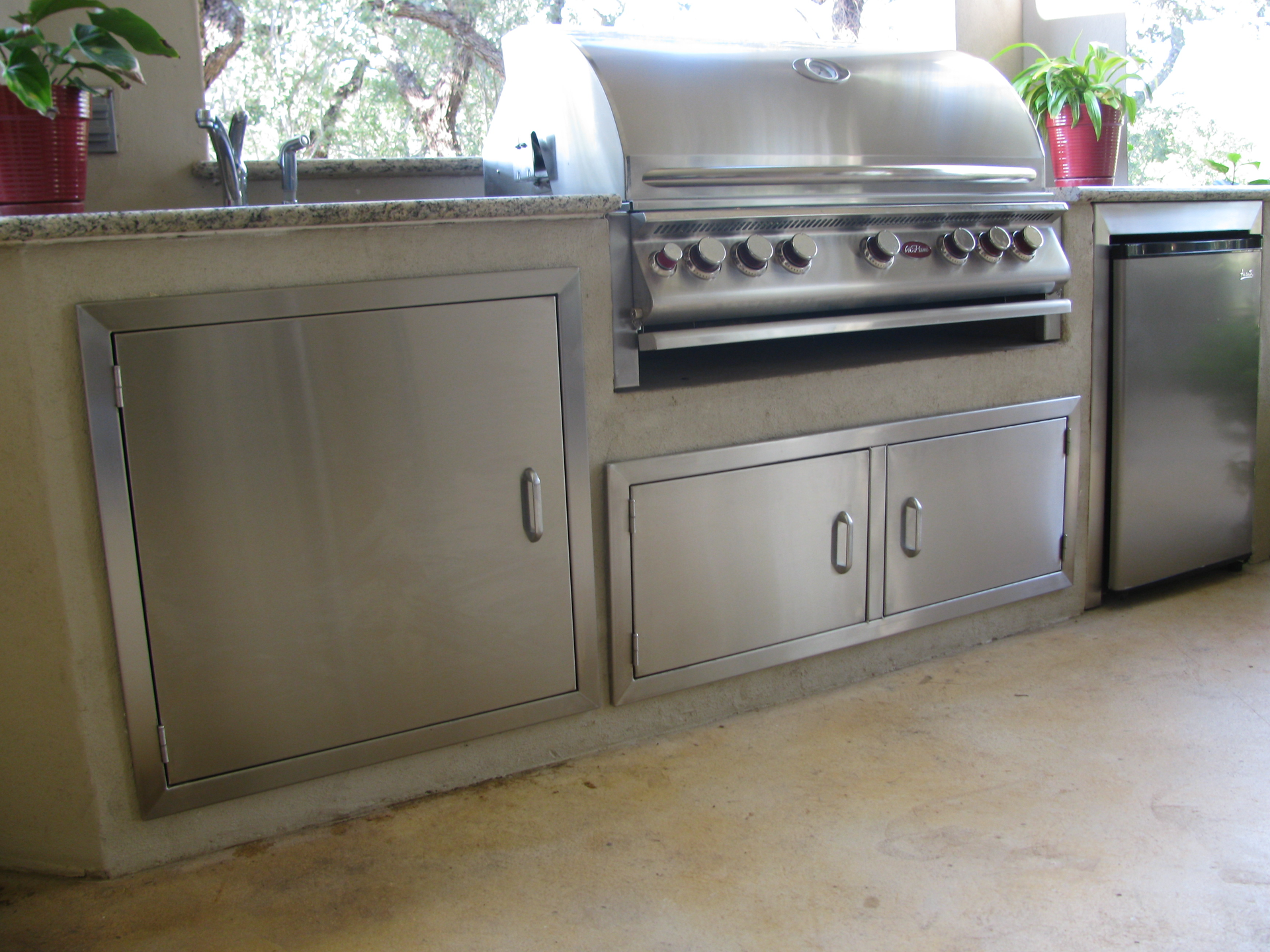 A Kitchen with Stainless Steel Cabinets and a Grill | San Antonio, TX | Texas Sheet Metal
