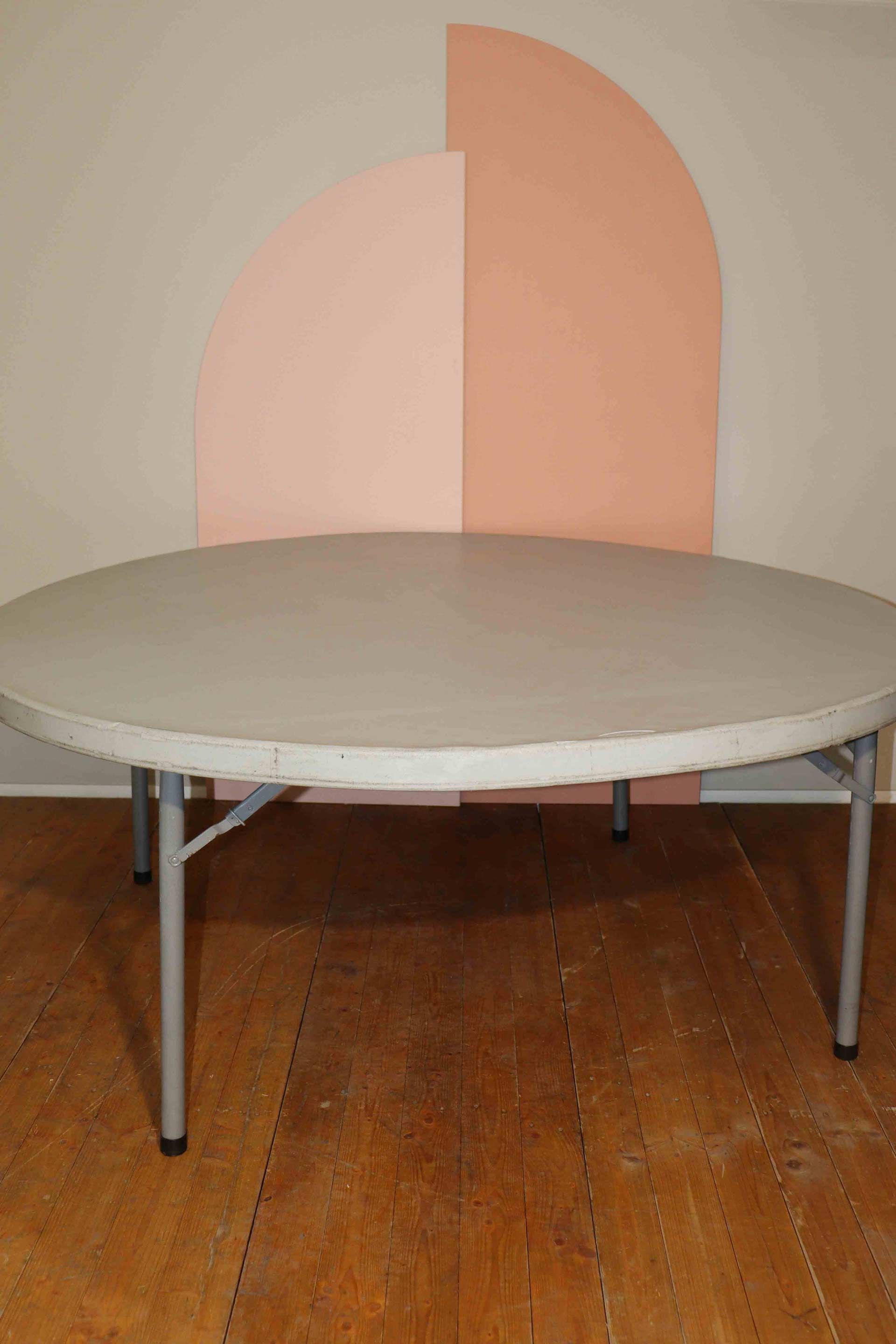 6ft Round Tables