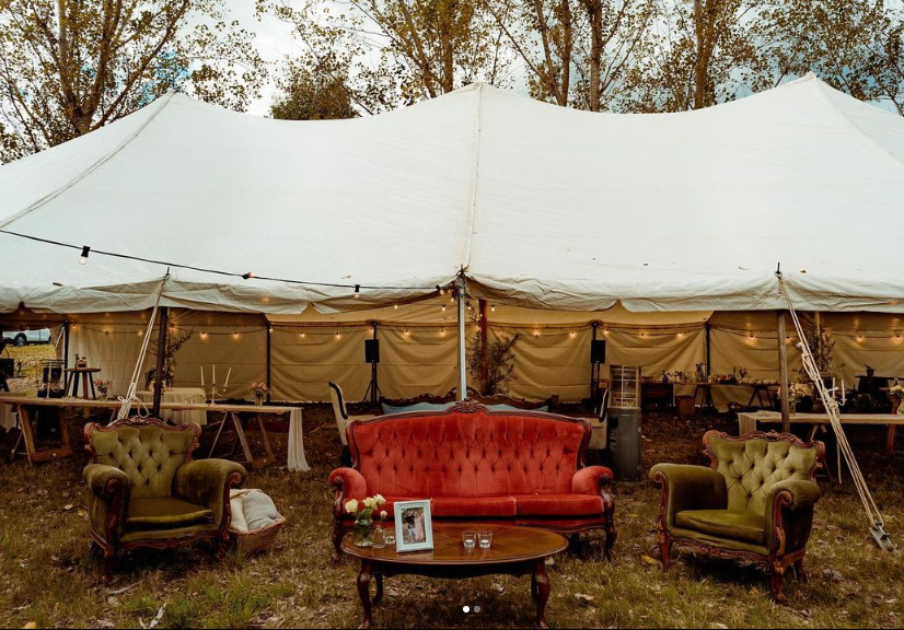 Red Vintage Lounge