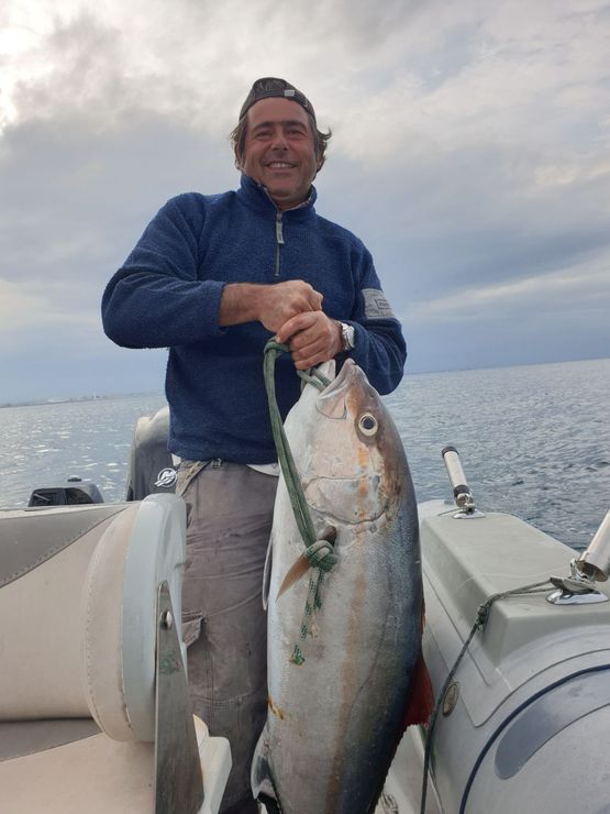 pesce appena pescato su barca