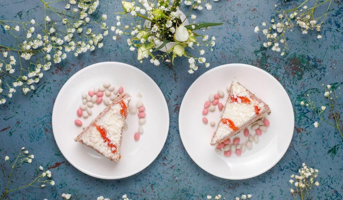 Cake plating wedding
