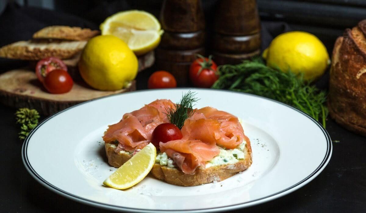 Elegant smoked salmon platter

