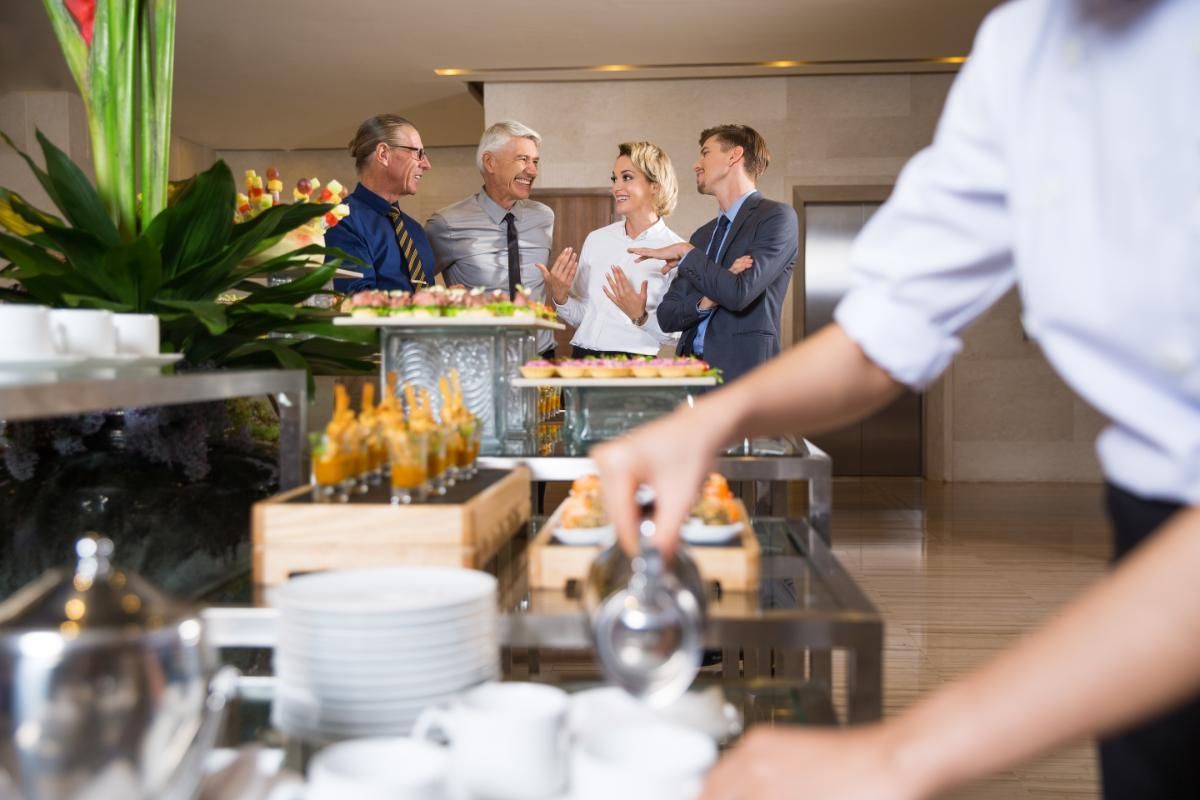 Buffet vs Sit Down Choosing the Right Service